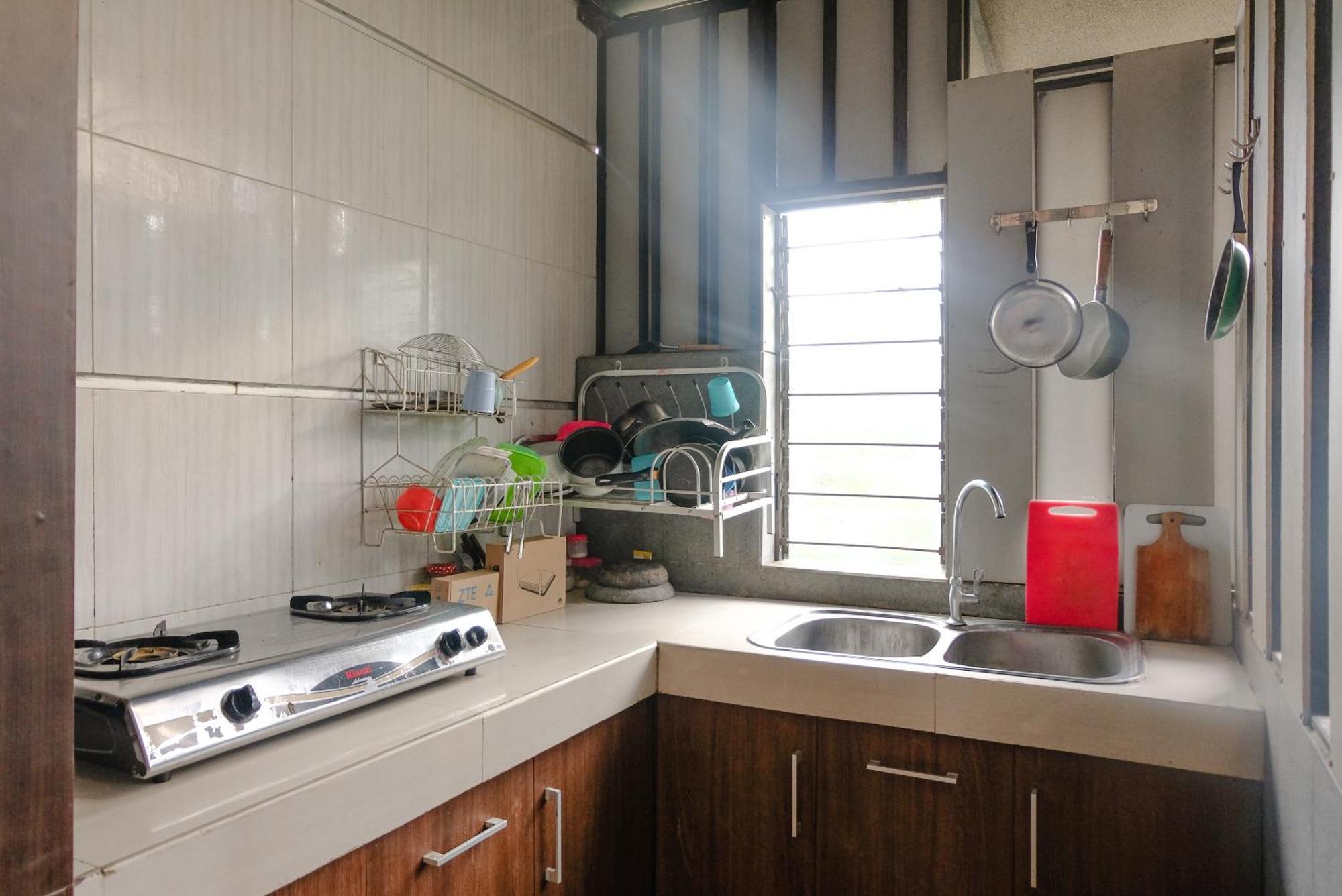Oyo Life 2399 Gerbera House - Kos Putri Hotel มะลัง ภายนอก รูปภาพ